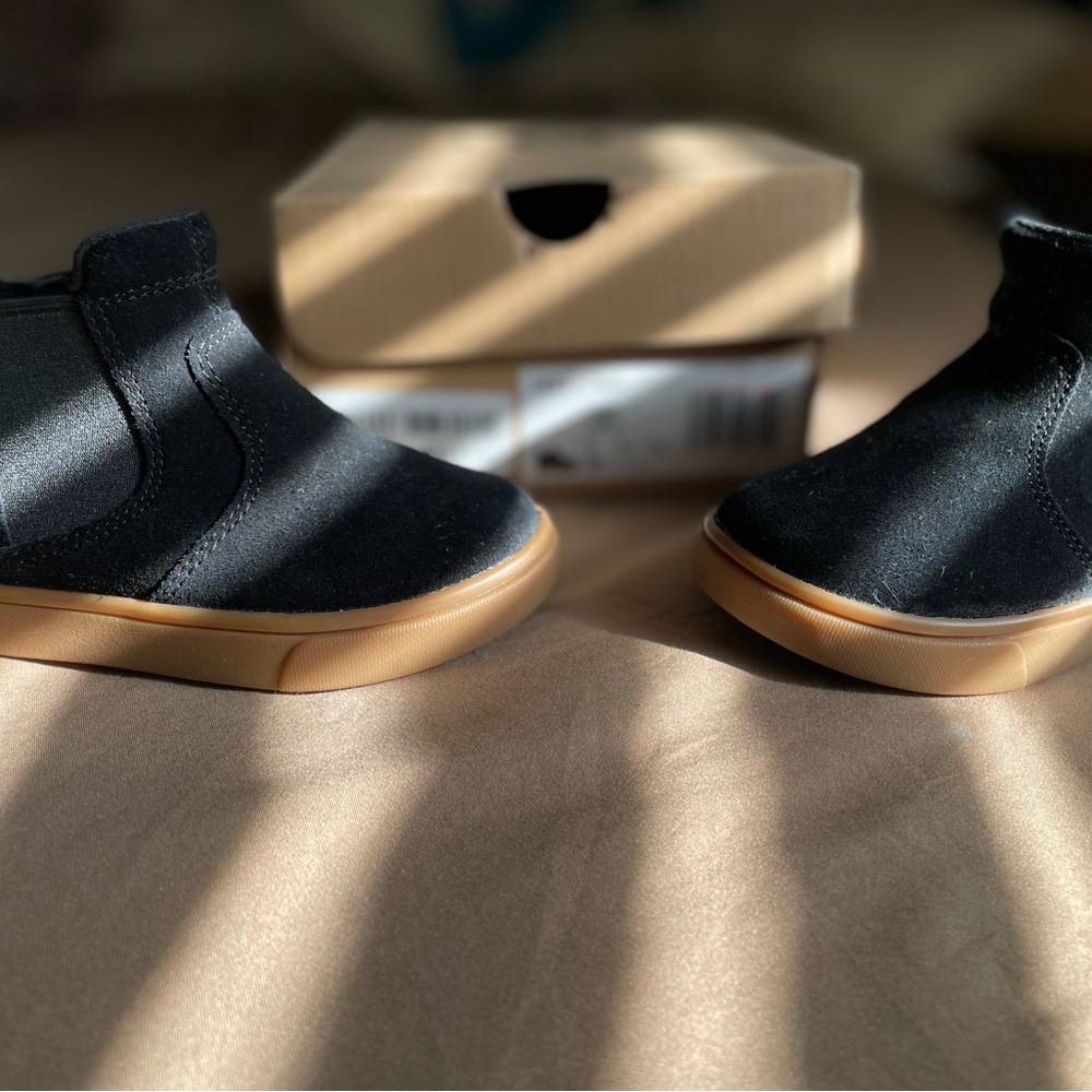 One wear Toddler Ugg boots size 7 .